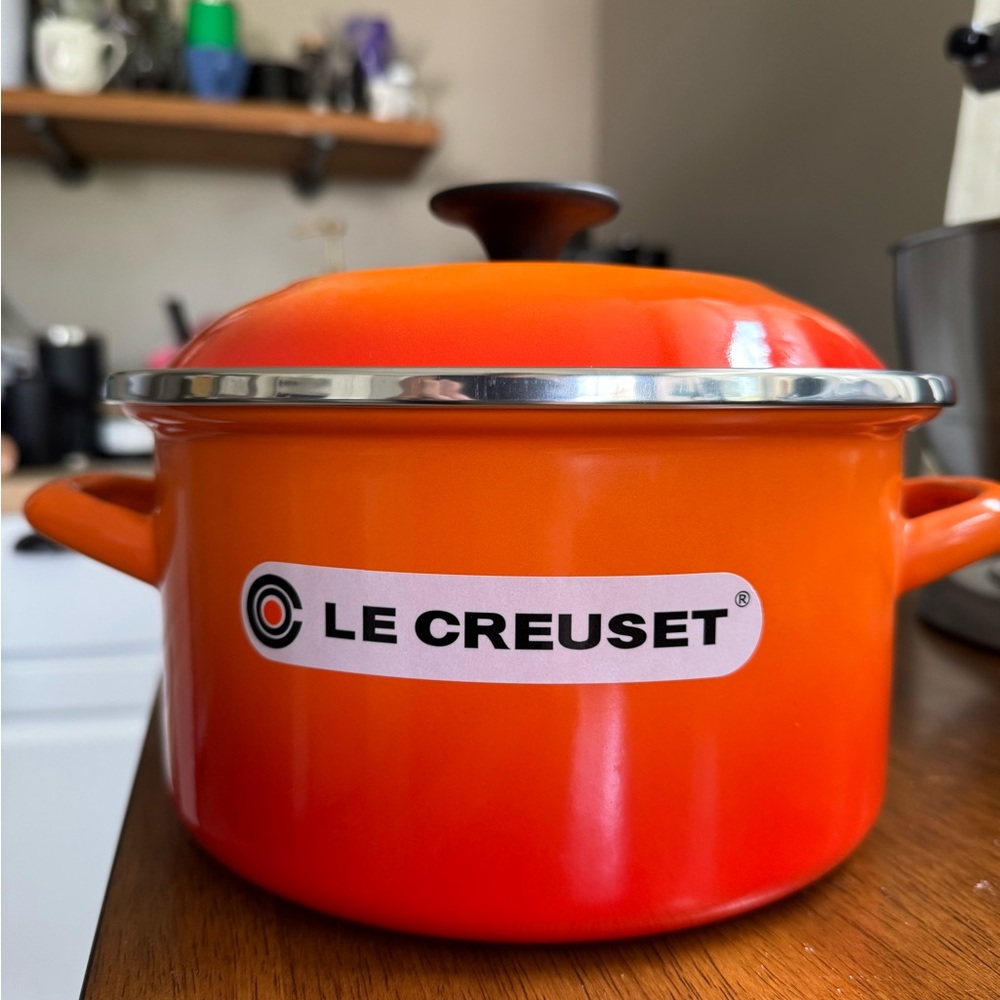 Le Creuset 3 7/8 qt casserole pot Flame